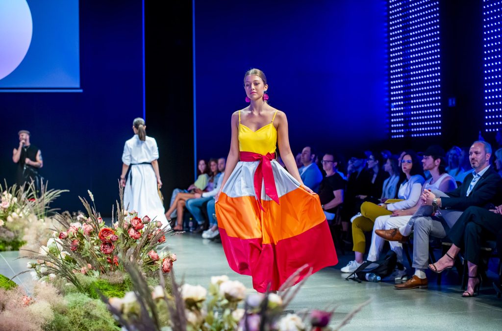 IV. The Fashion Show & POP UP