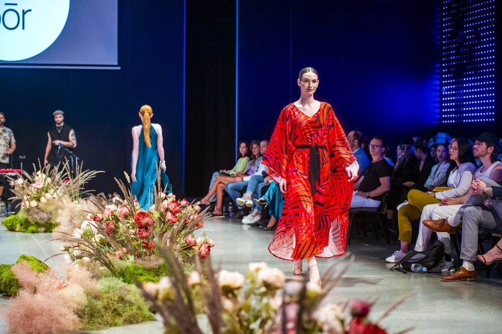 IV. The Fashion Show & POP UP