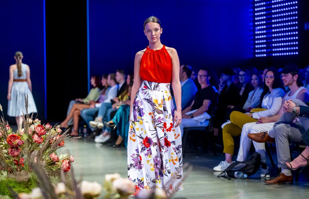 IV. The Fashion Show & POP UP