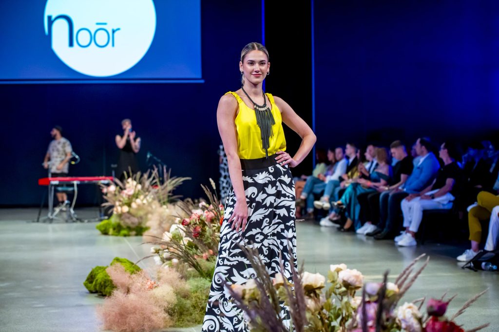 IV. The Fashion Show & POP UP