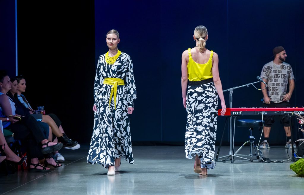 IV. The Fashion Show & POP UP