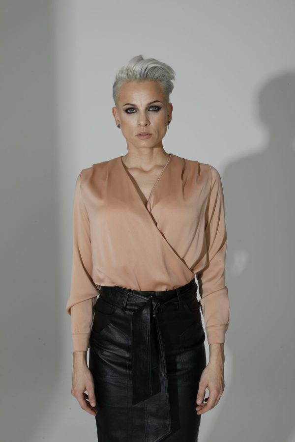 Atlanta body in lightweight fabric with flared front