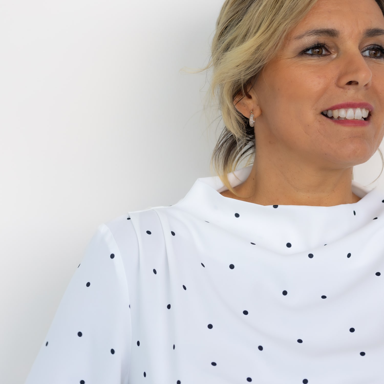 Stella dotted long sleeve blouse